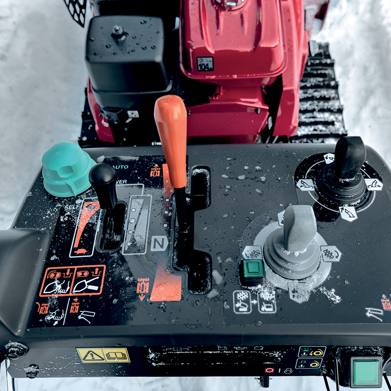  Spazzaneve Honda HSM 1390 I con comandi intuitivi, progettato per un utilizzo facile durante la rimozione della neve. shopdacanal.com.