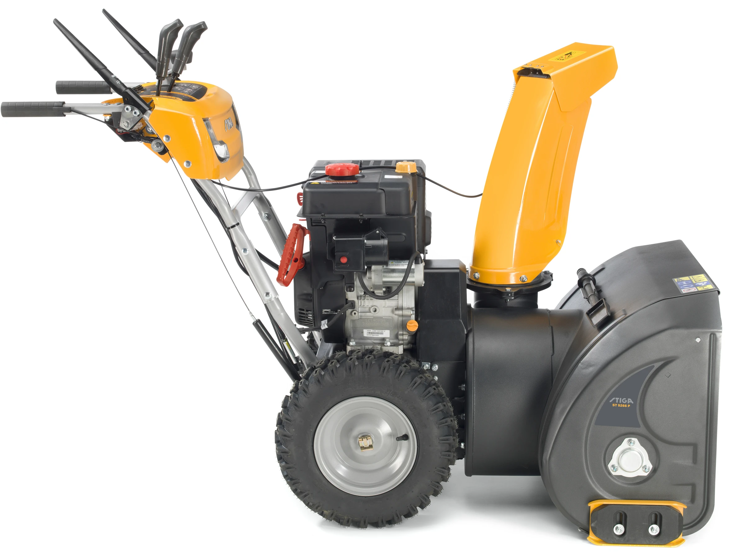 Spazzaneve STIGA ST 5266 P visto di lato con ruote robuste, progettato per facilitare la rimozione della neve. shopdacanal.com