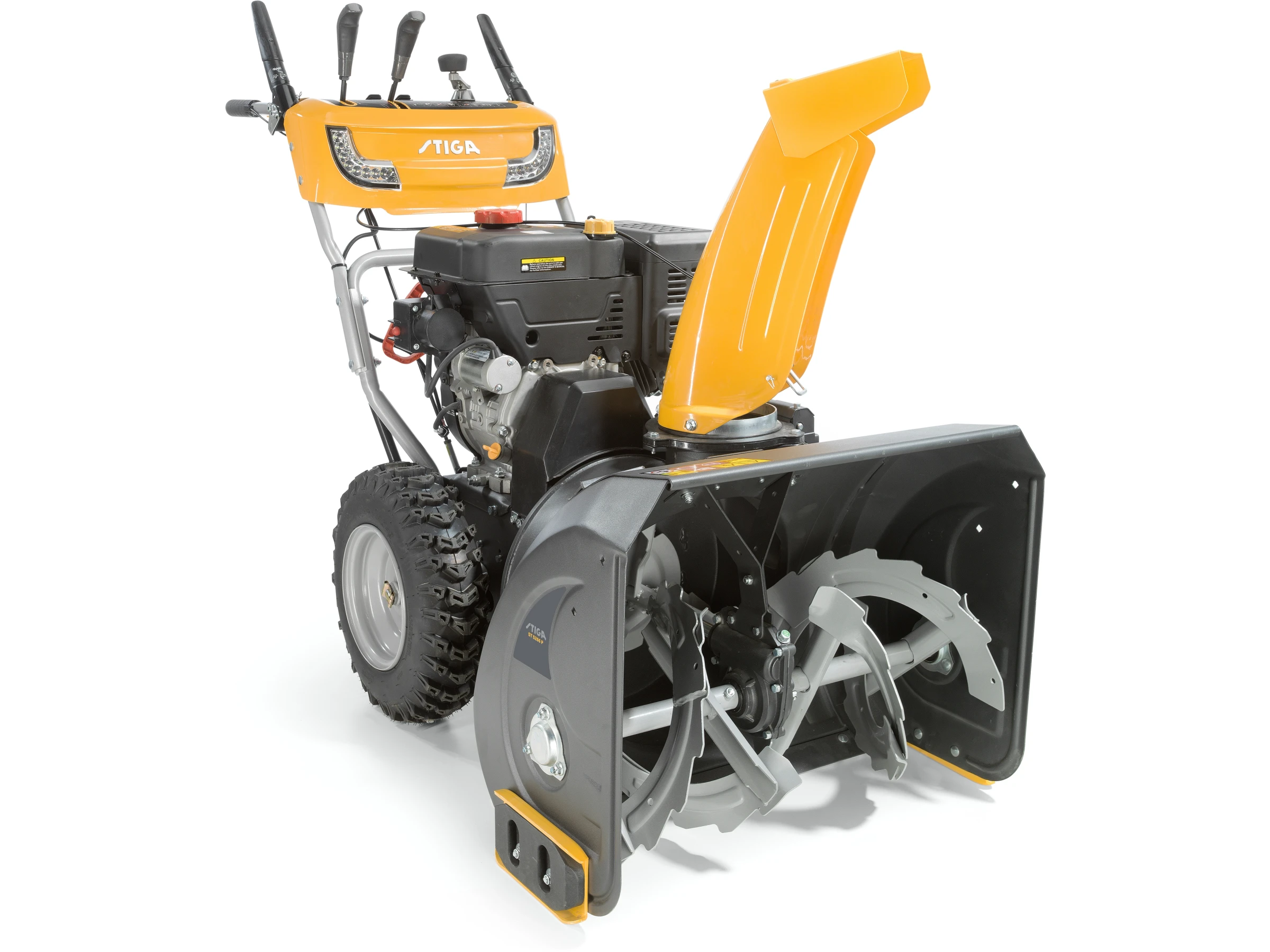 Spazzaneve STIGA con motore potente e bocca di caricamento larga, ideale per rimuovere la neve in inverno. shopdacanal.com