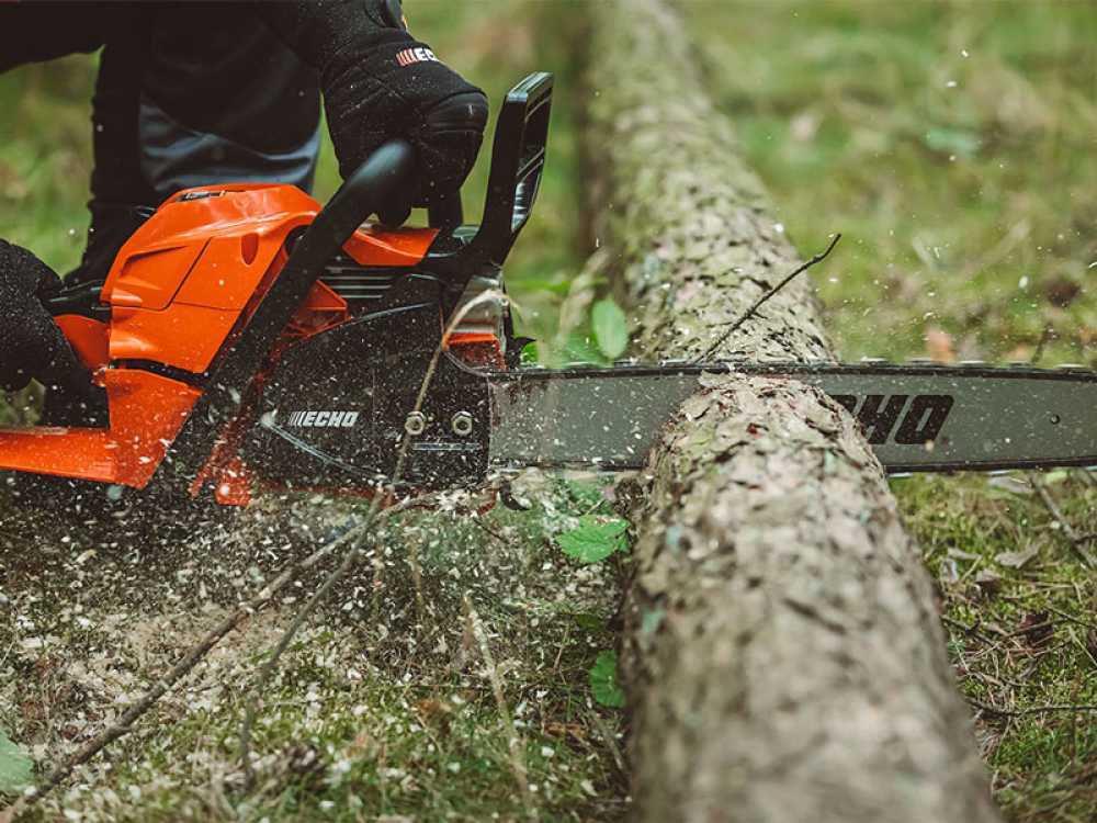 motosega-a-scoppio-echo-cs4510es-motore-2-tempi-45-cc-potenza-3-13-hp-barra-39-cm-motosega-echo-cs4510es-al-lavoro